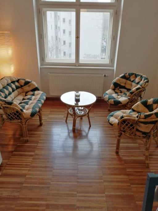 2 Bedrooms Close Vysehrad - Congress Centrum Apartment Prag